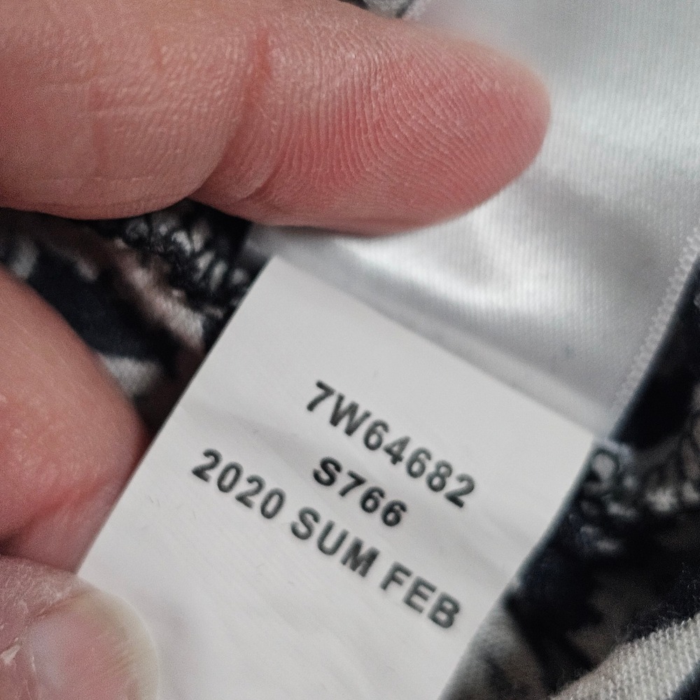 Lucky Brand Womens Black White Floral Woodblock Sleeveless Smocked Top 7W64682 L - Picture 4 of 11